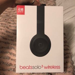 Matte Black Wireless Beats